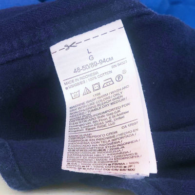 A clothing care tag.