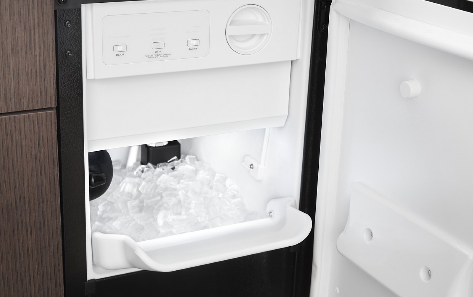 The Complete Ice Maker Buying Guide