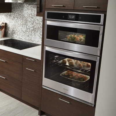 Oven with multiple cooking zones