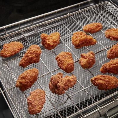Baking crispy chicken wings in oven