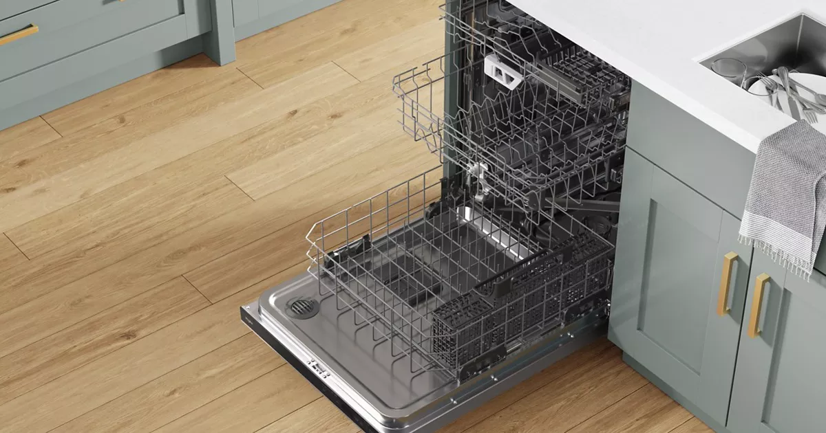 After 2-3 times in the dishwasher (OK according to manual), the