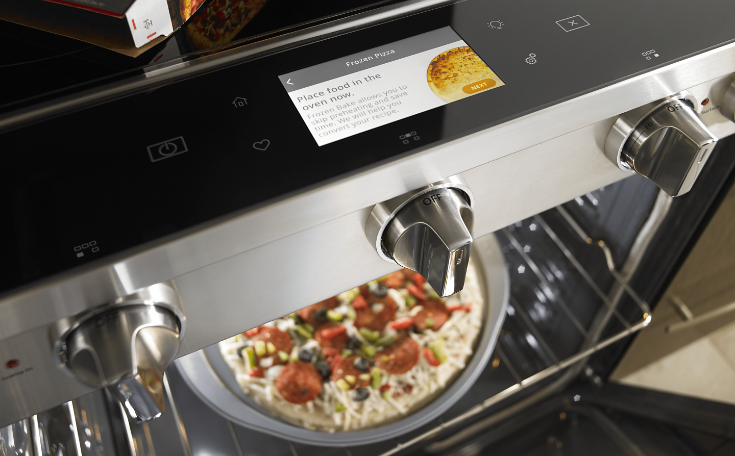 Pizza cooking in a smart range