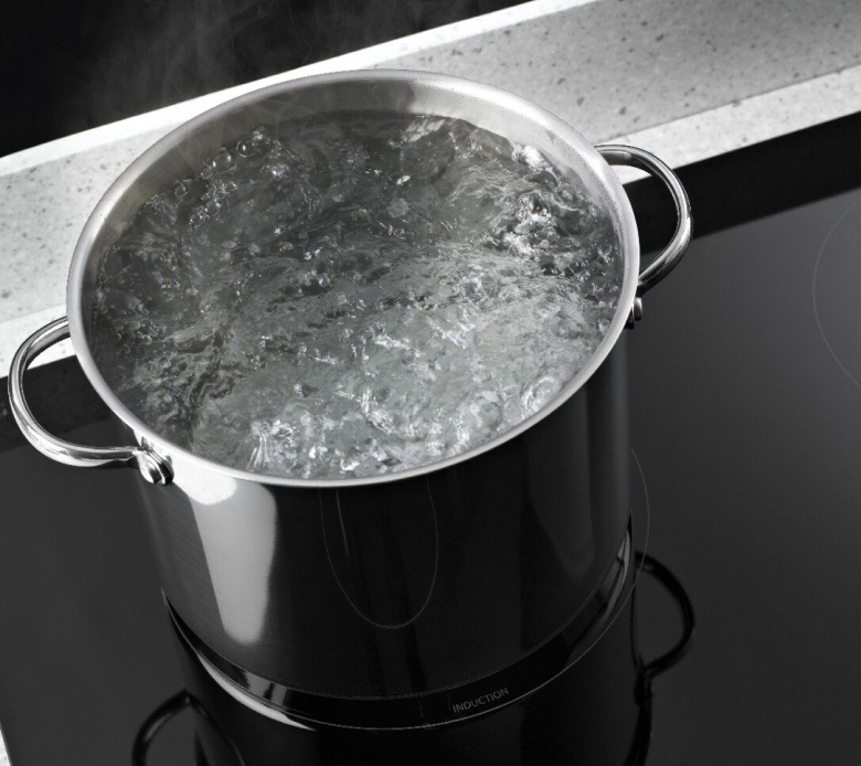 Boiling pot of water on induction cooktop