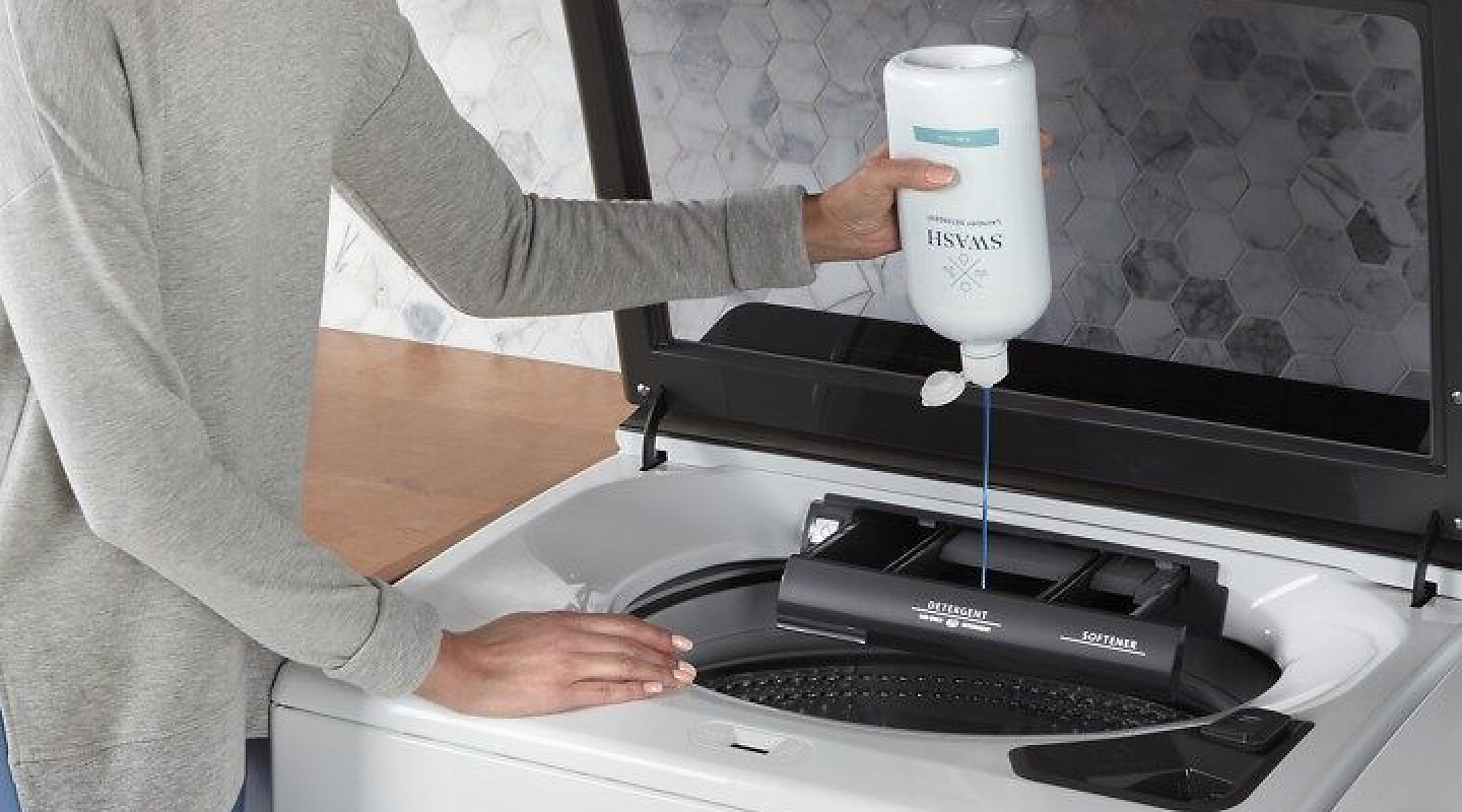 Person pouring Swash® Laundry Detergent into a dispenser