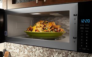 Can paper deals plates be microwaved